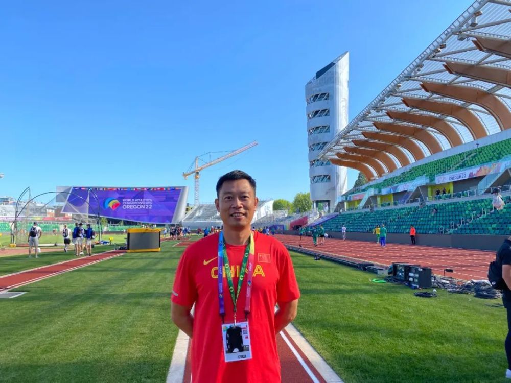 苏炳添的教练黄淡伟来了,去广州沙面跑起来!_腾讯新闻