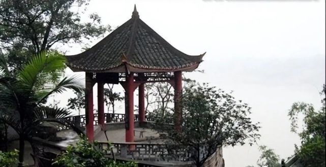 史载"城北二里,山石生成,周围七尺峙立山腰,曰,抚琴台.