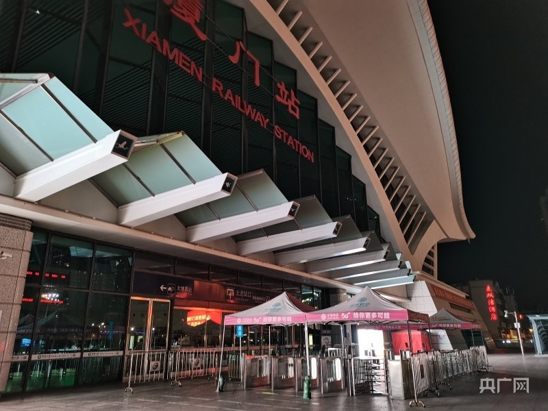 厦门火车站北进站口的防疫闸机均已开启(央广网记者  程若兰  摄)厦门