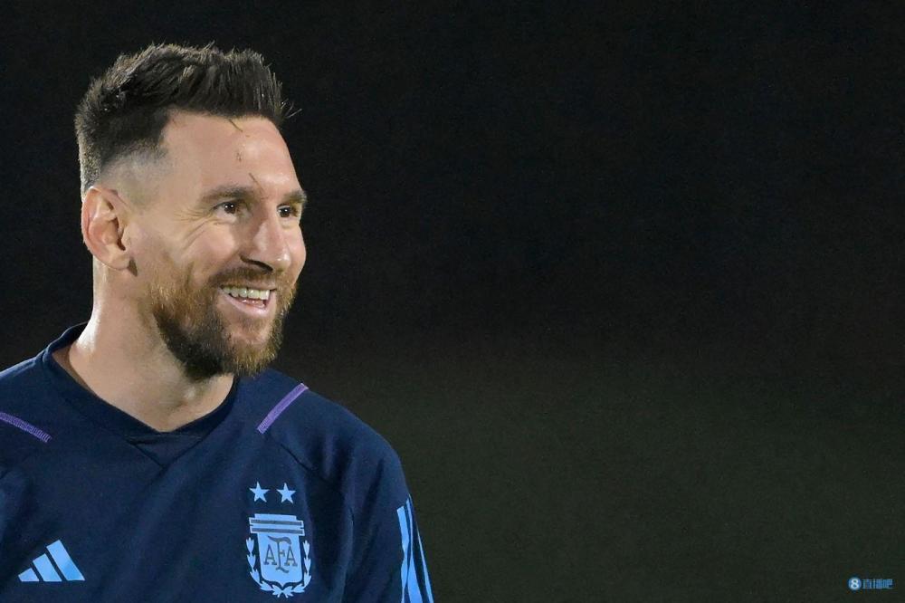 阿根廷赛前训练:阿根廷队内气氛良好 梅西面露微笑_腾讯新闻