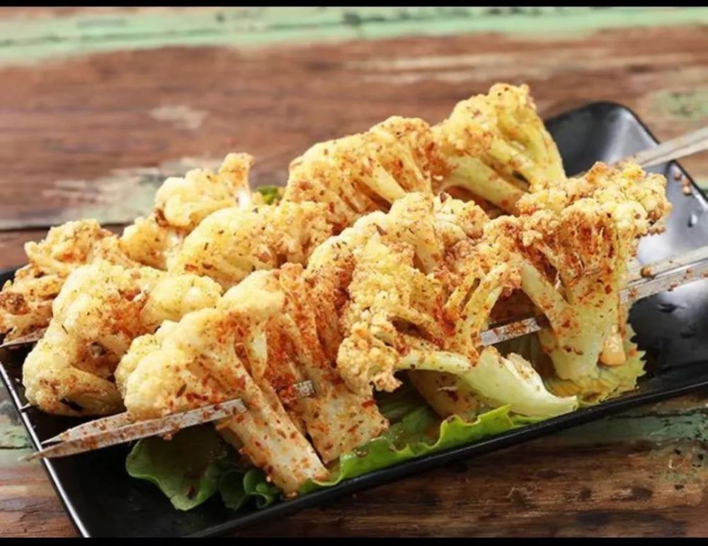 羔羊大串x4,招牌烤五花肉x4,嫩弹牛肉x4,烤鸡翅四串,烤牛板筋x4,腊肠