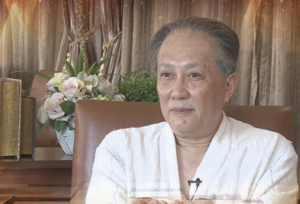 唐国强在采访中说王希钟精益求精▲在《中国文艺·向经典致敬》节目