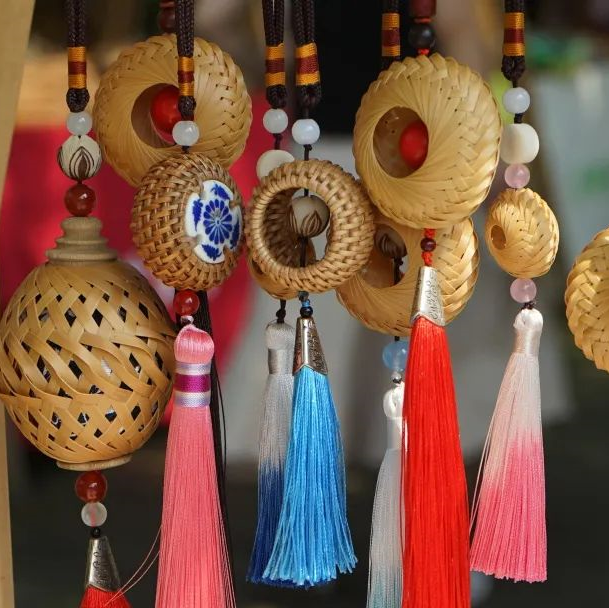 杨隆梅:从手艺人到"守"艺人,传承和创新竹编技艺是一种责任-腾讯新闻