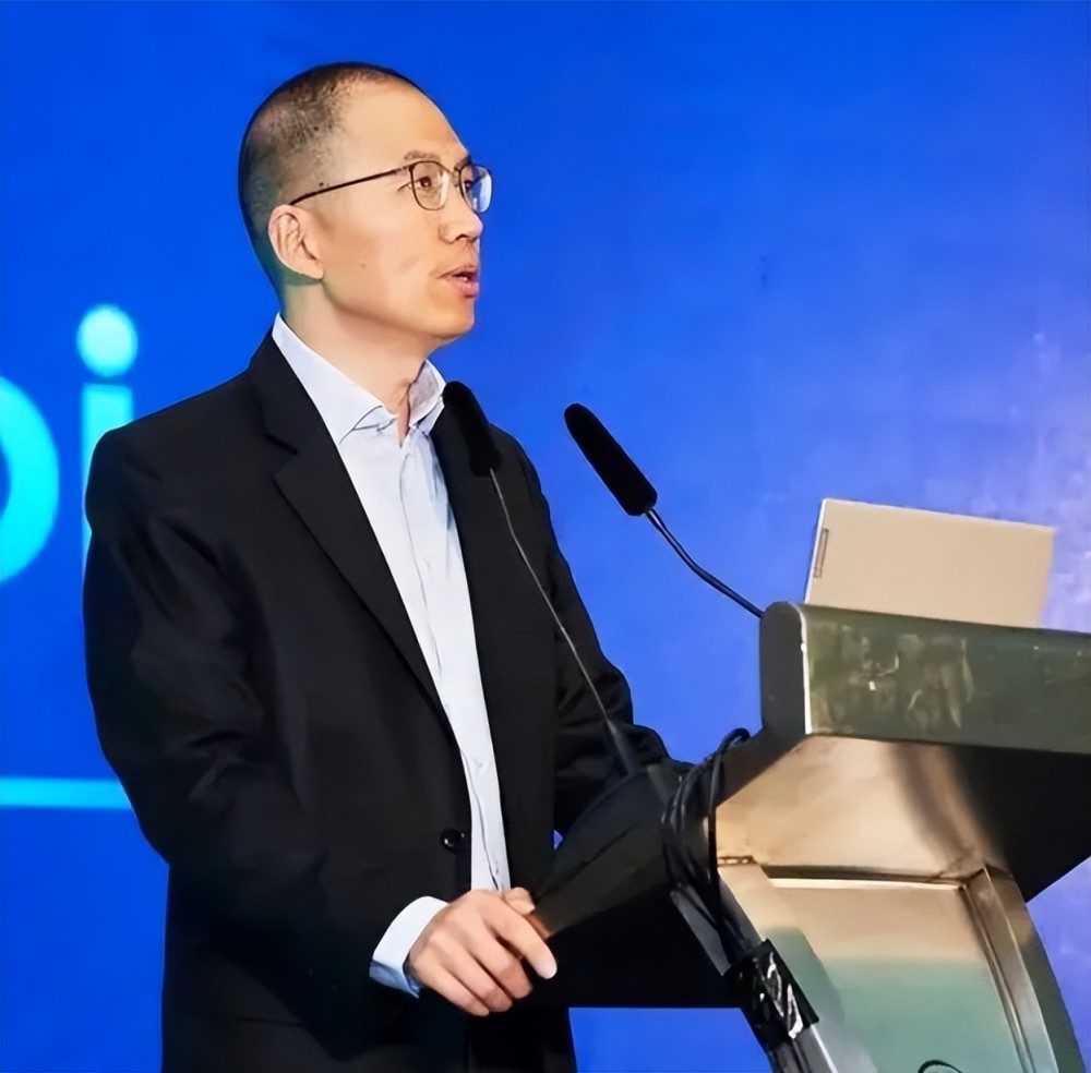 深信服副董事长——熊武杨龙忠,江西宜春人,出生于1966年,现年56岁