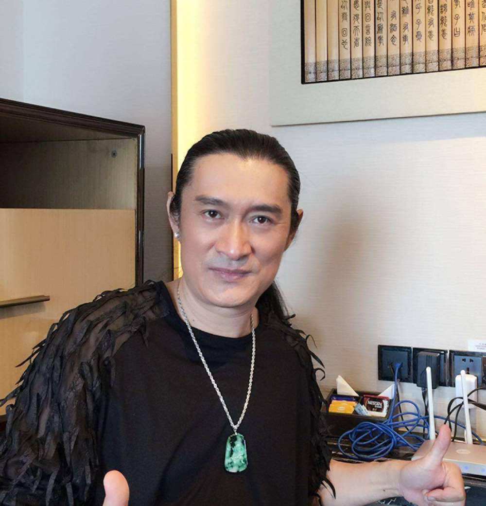 60岁歌手黄安定居福州!与异性当众热吻面色泛红,关系暧昧引猜测插图6