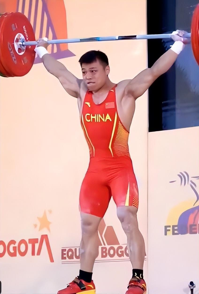 举重世锦赛男67公斤谌利军抓举摘金最后时刻被绝杀痛失总成绩冠军