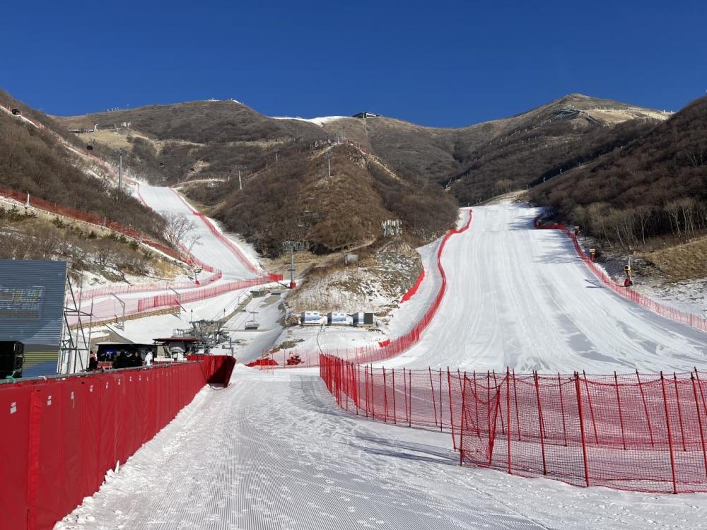 冬奥会高山滑雪场地图片