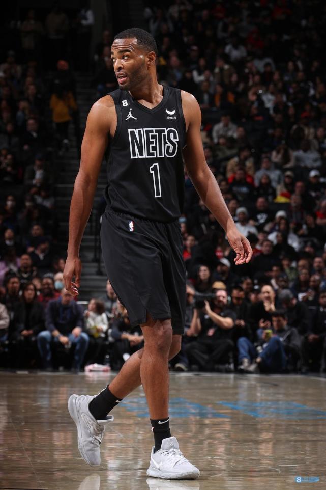 找到状态了沃伦替补出战27分钟14中9贡献23分8板2断