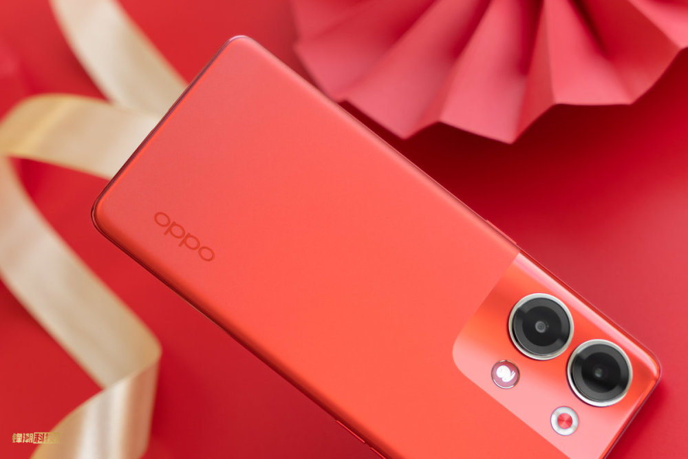 oppo reno9兔年定制红版本图赏:活泼俏皮的"如意兔"_腾讯新闻