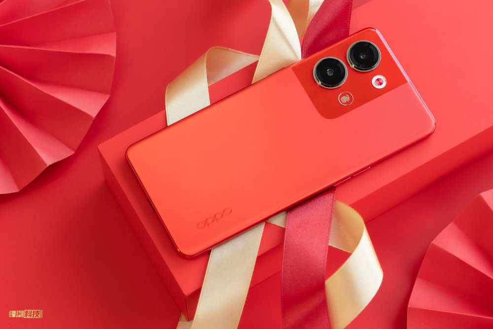 oppo reno9兔年定制红版本图赏:活泼俏皮的"如意兔"_腾讯新闻