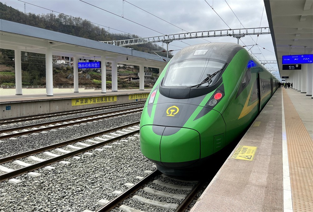 经乐山市沙湾区,峨边彝族自治县,金口河区,进入凉山彝族自治州甘洛县