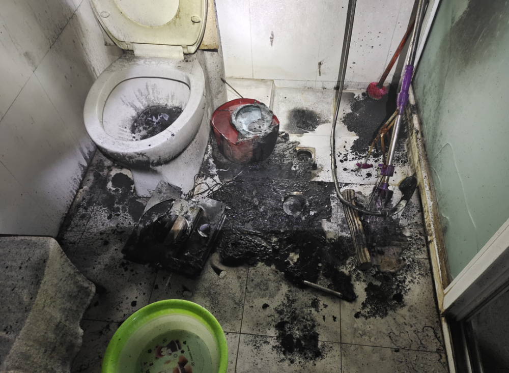 可怕!一居民开浴霸洗澡,突然冒黑烟蹿火苗!