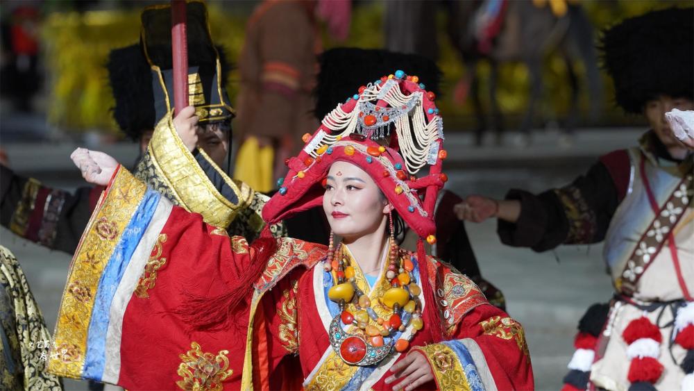 《文成公主》实景剧演员多达800多名,380元的票价超值_腾讯新闻