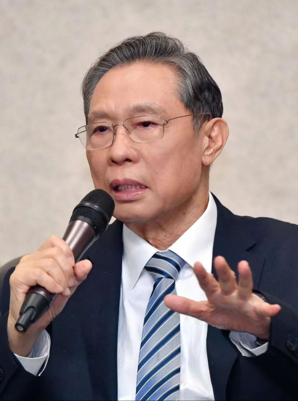 钟南山院士团队媒体见面会现场_腾讯新闻