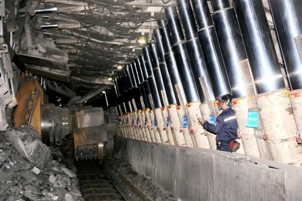 贯彻两会看发展崇信积极推动清洁能源产业链链式发展