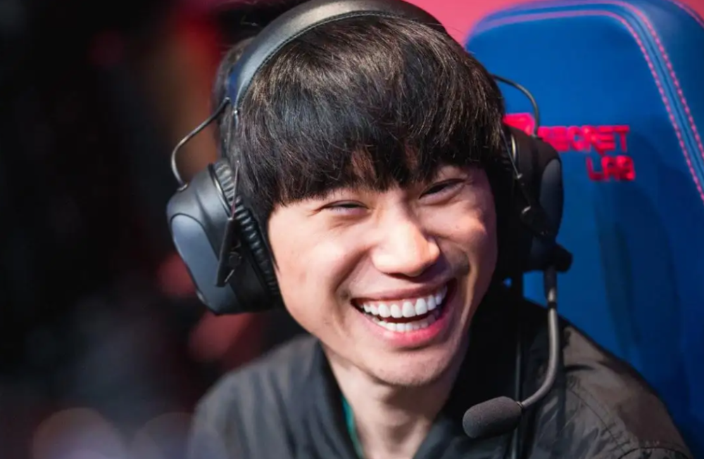 doinb续约基本实锤,最终还是留在lng之前doinb直播的时候,有水友让他