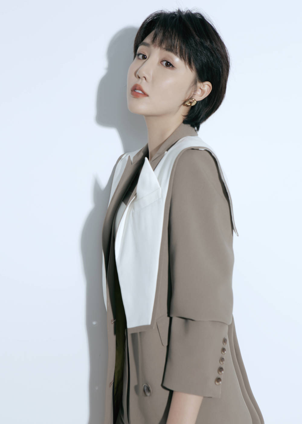 都市甜爱剧《墨白》开播 李欣燃饰演经纪人助攻恋爱旅程_腾讯新闻