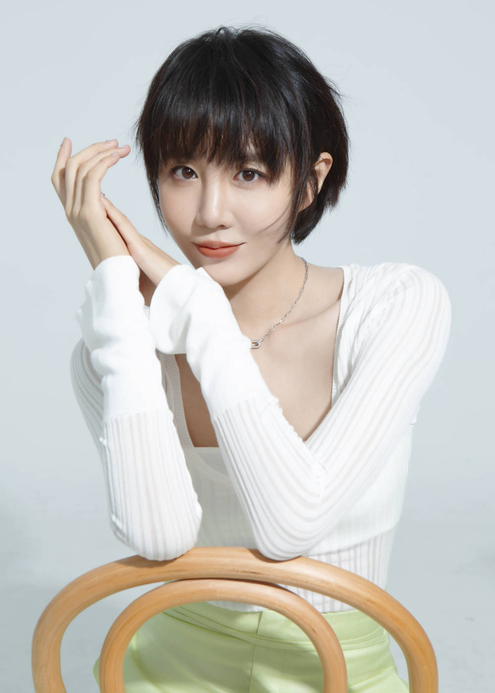 都市甜爱剧《墨白》开播 李欣燃饰演经纪人助攻恋爱旅程_腾讯新闻