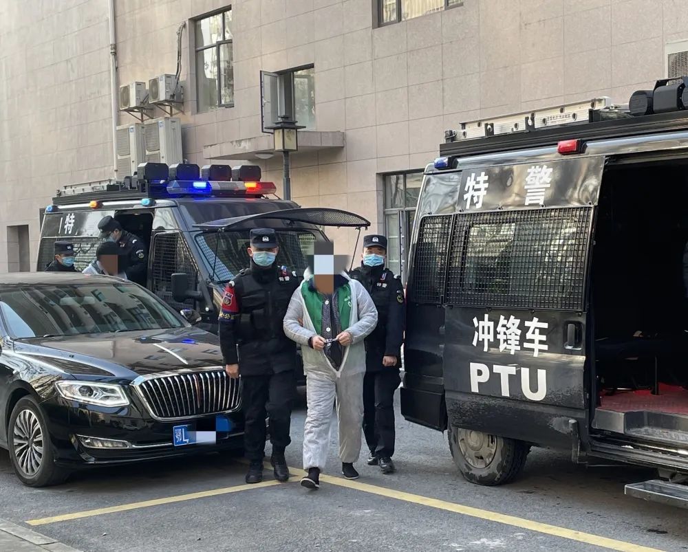 咸宁公开审理一起涉恶案件