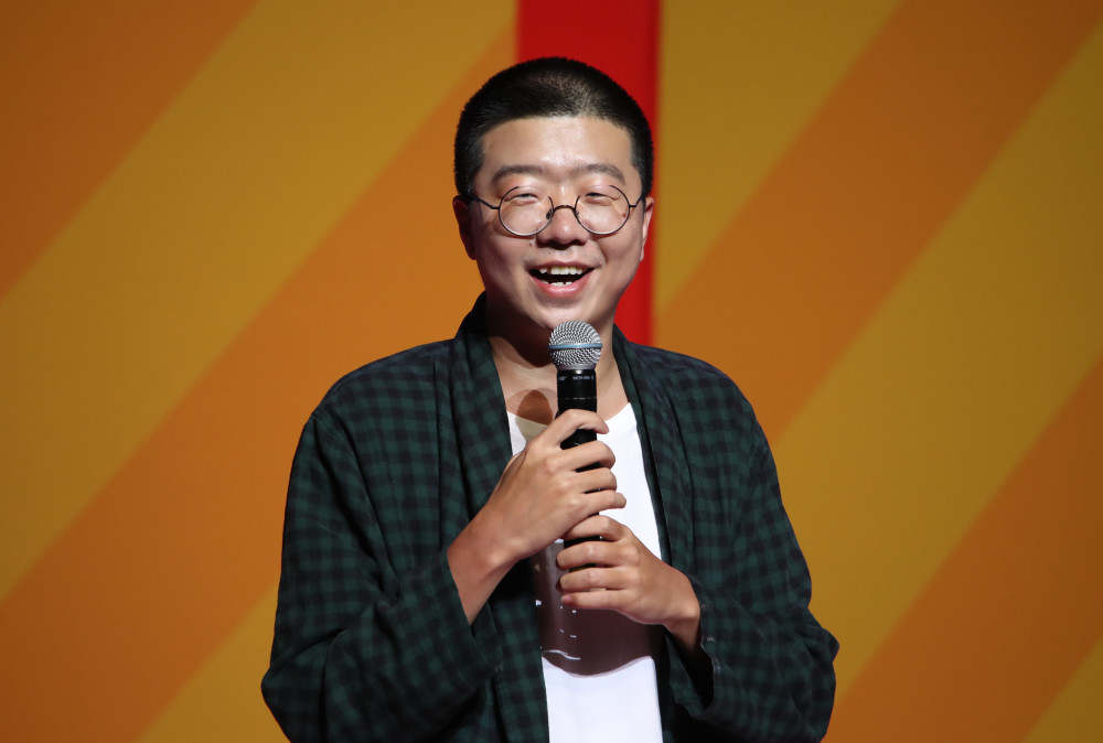 李诞直播首秀,超千万人围观,交个朋友复制下一个"老罗"