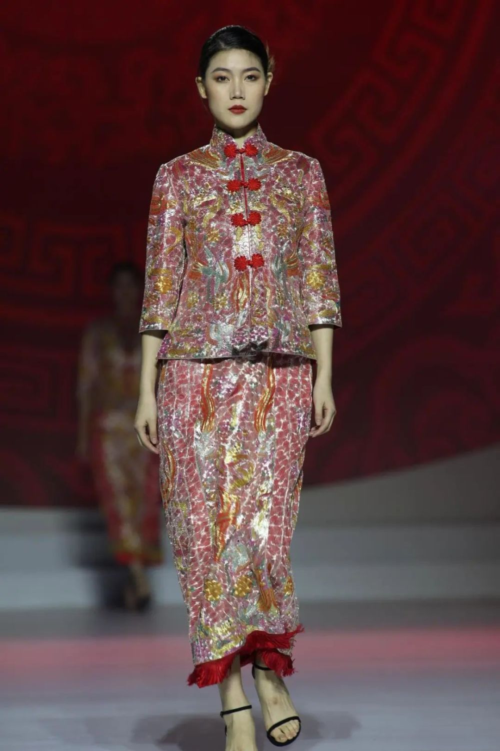 岭南非遗服装服饰闪亮登场_腾讯新闻