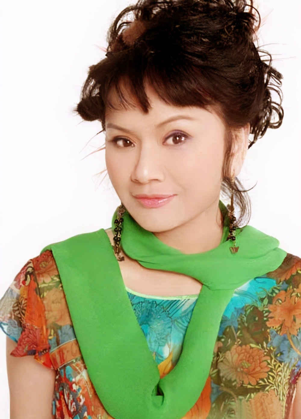 歌唱家王静:与聂卫平离婚后独自带娃生活,现在人生状况怎样?_腾讯新闻