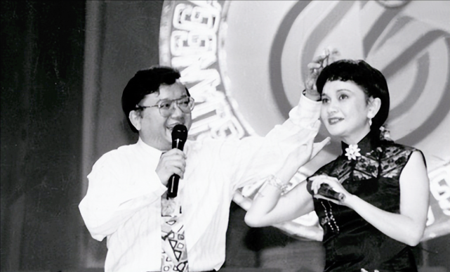 歌唱家王静:与聂卫平离婚后独自带娃生活,现在人生状况怎样?