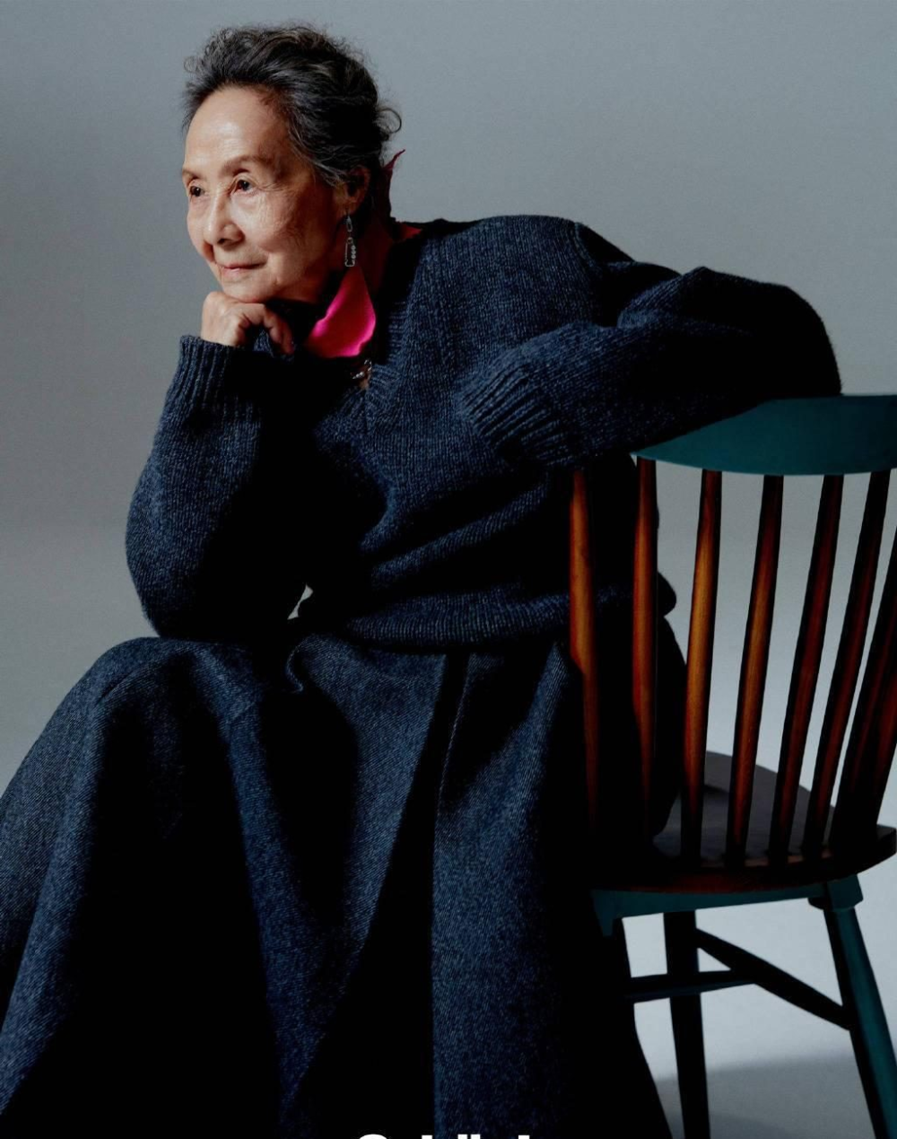 84岁吴彦姝"奶奶"优雅到骨子里!烫卷发爱打扮,到老都是一枝花插图5