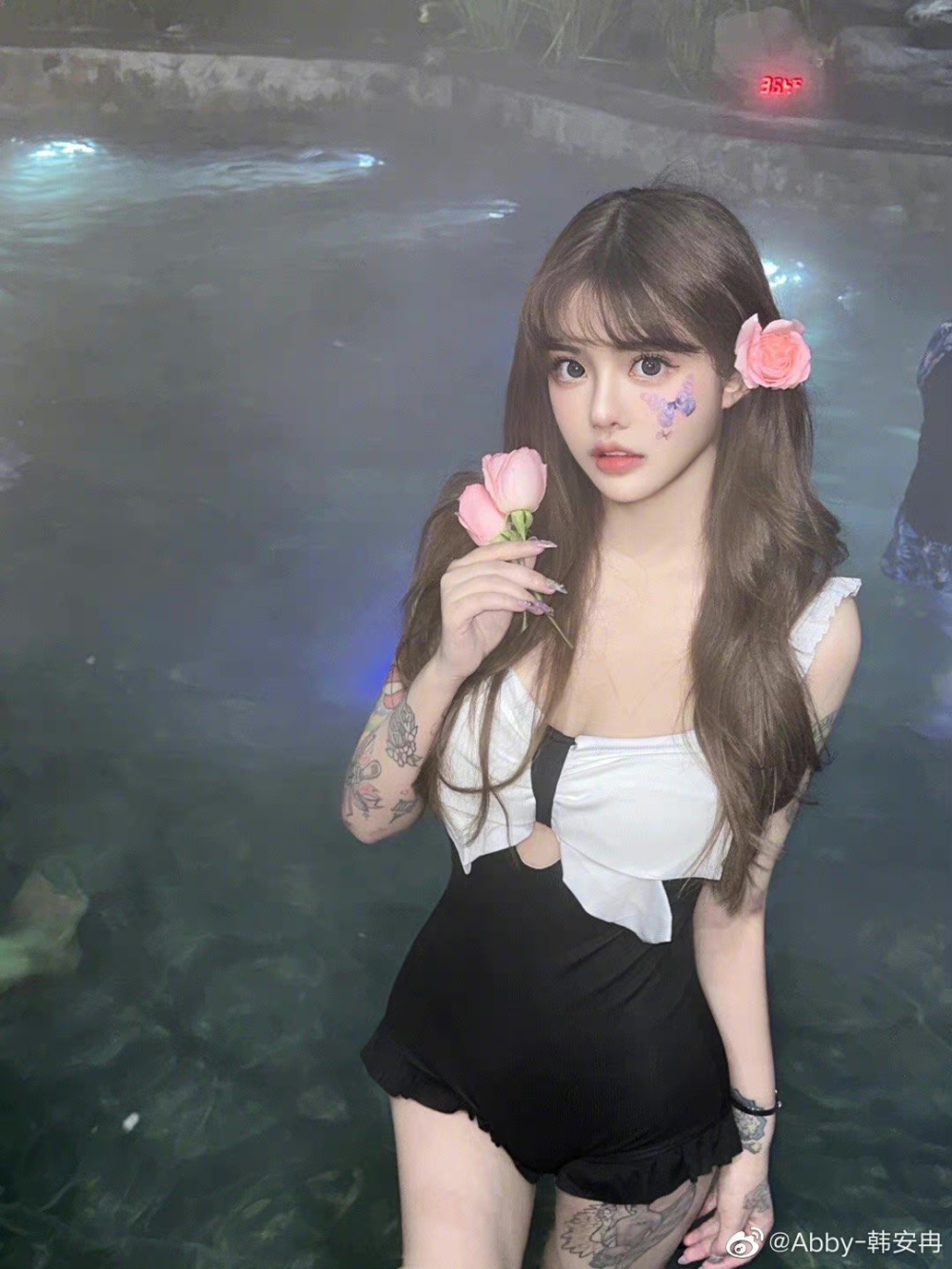 女网红晒男友纹身照,被批还是太年轻了,称其女儿换了3任爸