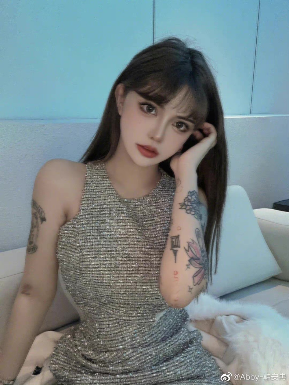 女网红晒男友纹身照,被批还是太年轻了,称其女儿换了3任爸