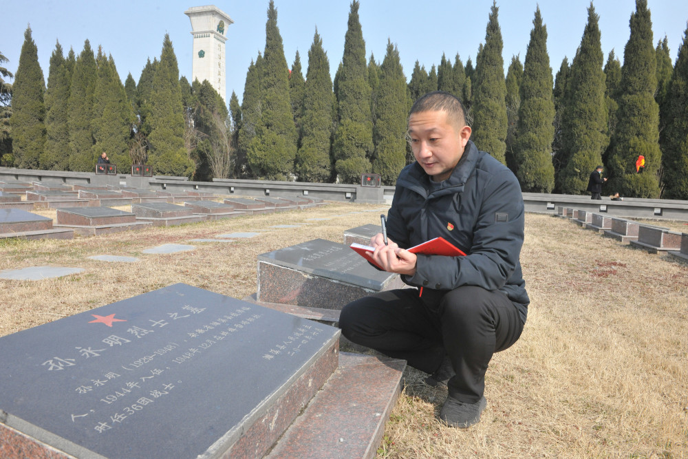 帮助40余位烈士寻亲 “中国好人”周杨：每一次寻找都是对自己灵魂的净化_腾讯新闻