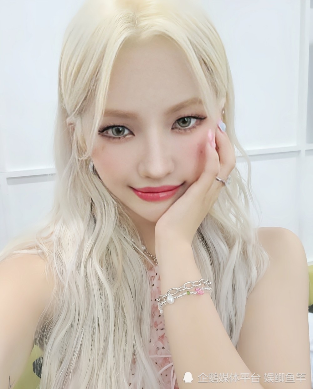 女娃队长田小娟,获英国杂志dazed肯定,是唯一韩国艺人!插图4