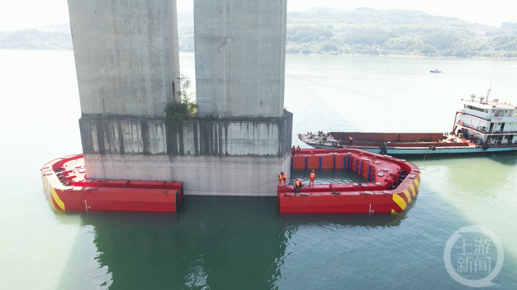 桥墩装上"防撞栏"!重庆高速公路首座桥梁防船撞设施投用_腾讯新闻