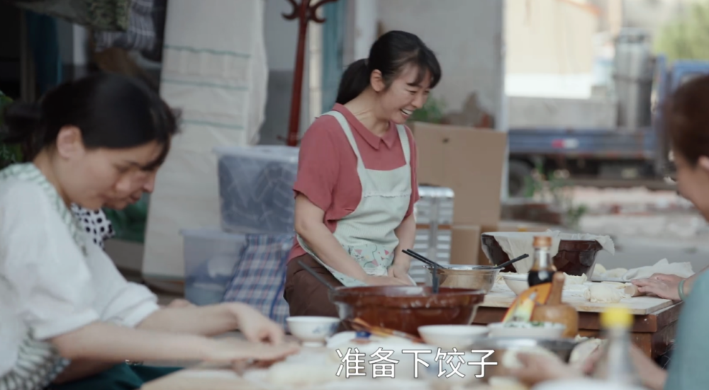 据了解,常玉红中国国家话剧院演员,2006年演过农村喜剧《都市外乡人》