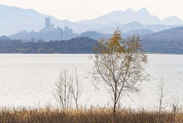 白沙湖位於河南省禹州市,登封市交界處,是新中國成立後修建的第一座