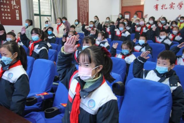 槐树关镇中心小学开展游戏日活动12月9日,洋县槐树关镇中心小学开展了