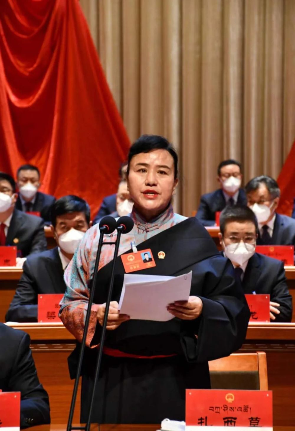 甘南藏族自治州第十七届人民代表大会第二次会议开幕 俞成辉出席杨武
