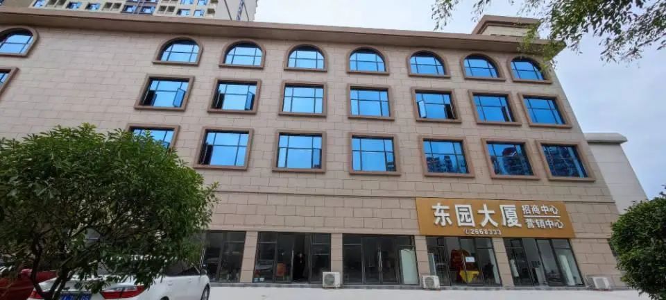 东园饭店现已改成东园大厦.