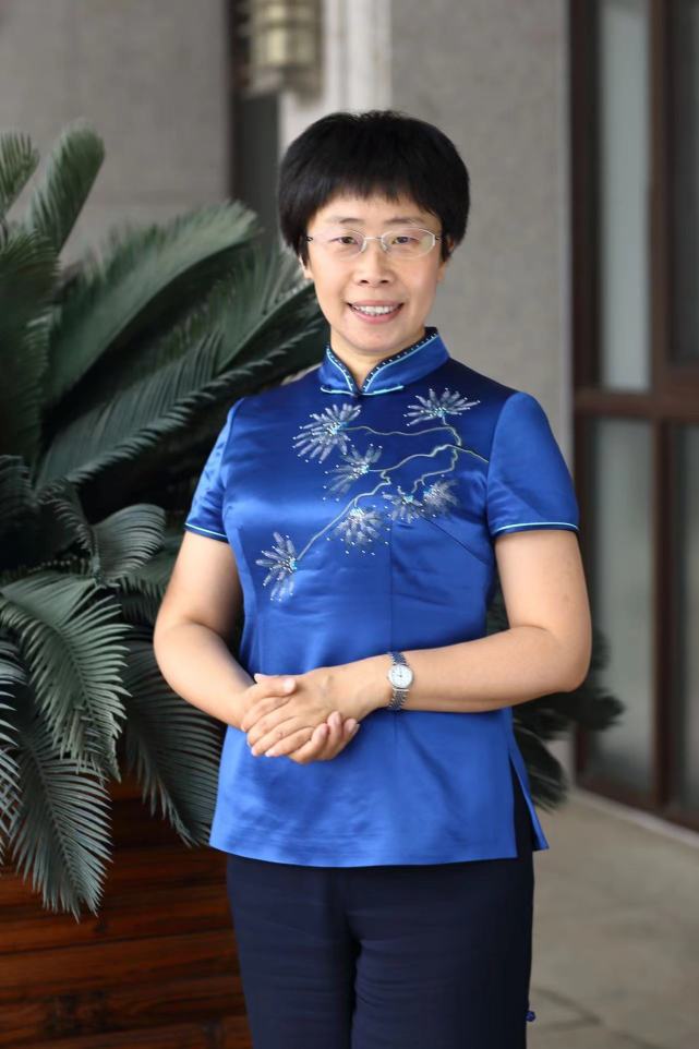 蒙曼:向诗词中充满智慧和能量的"女主"致敬-腾讯新闻