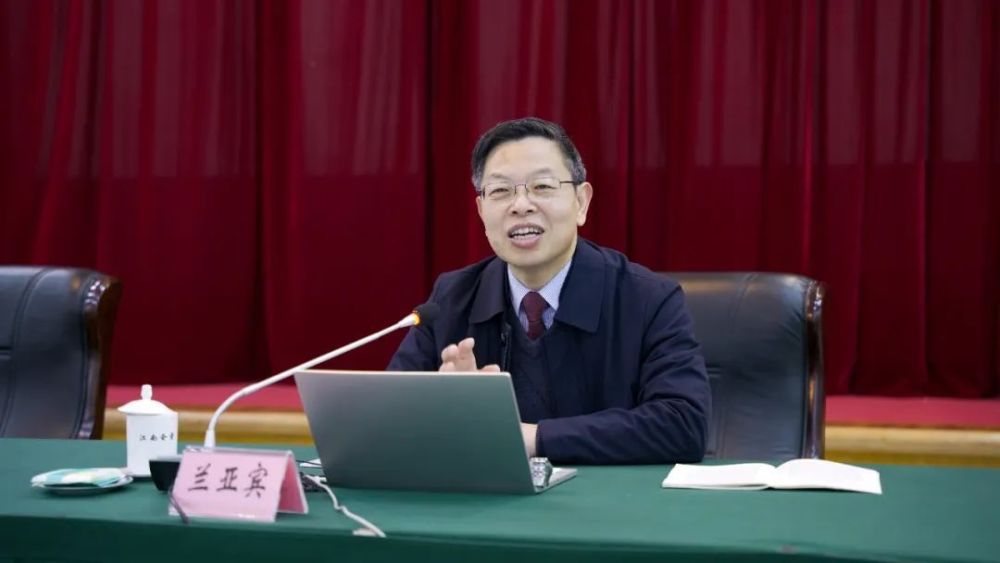 市政府副市长,叙州区委书记雷涛主持宣讲会,区委副书记,区长瞿进出席