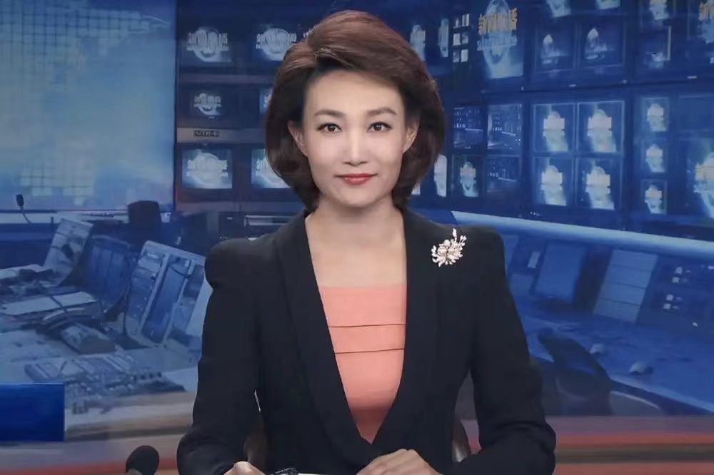 一枚立体感强,有特殊意义的胸针就相当于她们的发言人