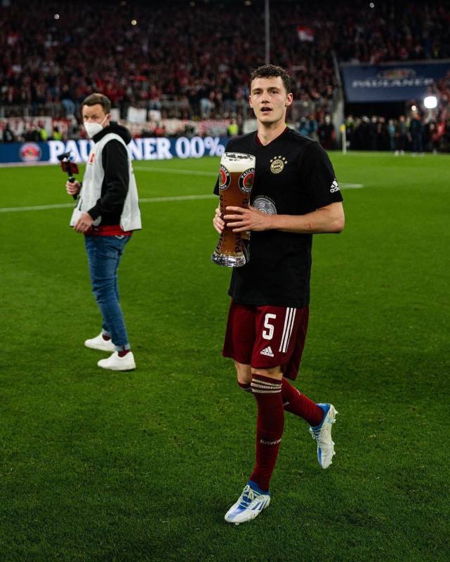 颜值世界杯:法国球星帕瓦尔纯正法兰西血脉 忧郁气息溢出屏幕