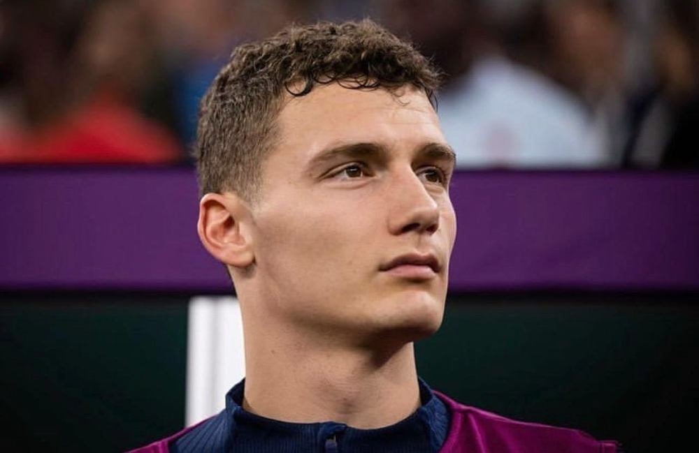 帕瓦尔是现在法国队唯一的纯血法国帅哥!