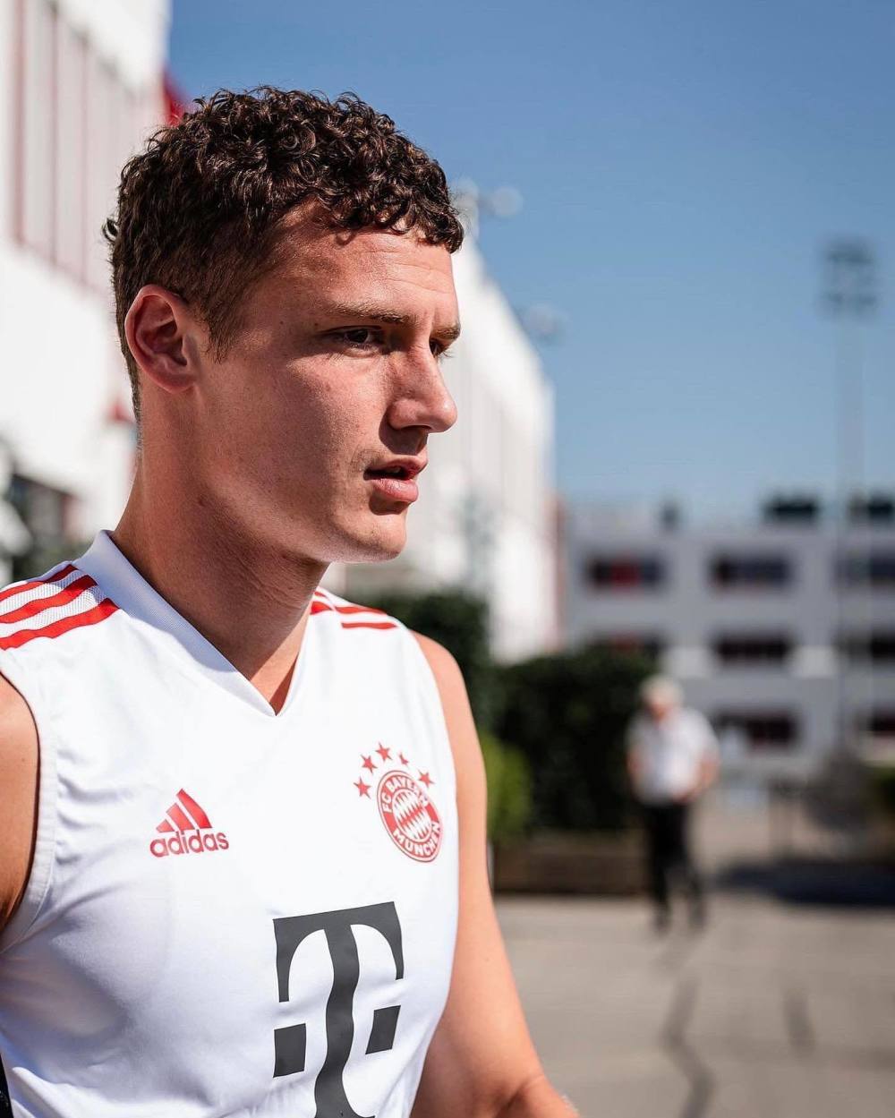 帕瓦尔是现在法国队唯一的纯血法国帅哥!