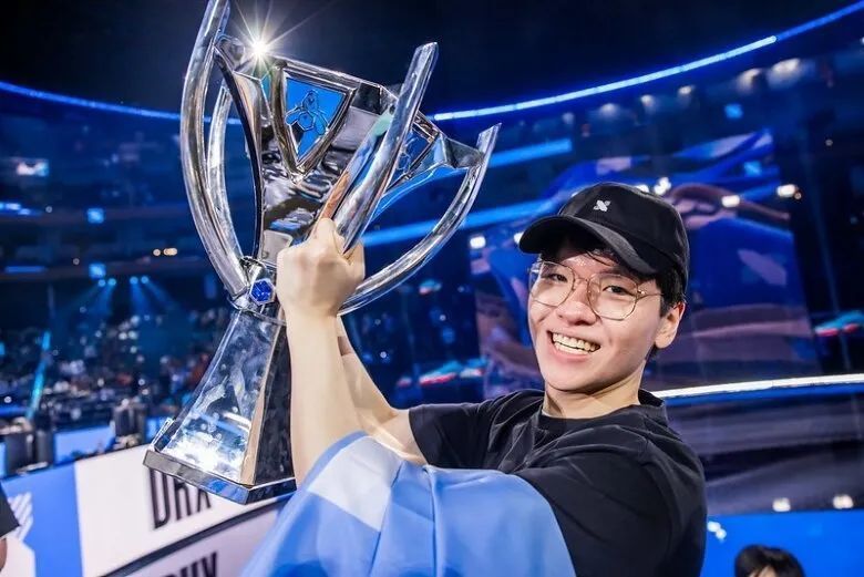 此前已被冻结300余万app显示,近日,rng战队老板姚金成(白星)被杭州市