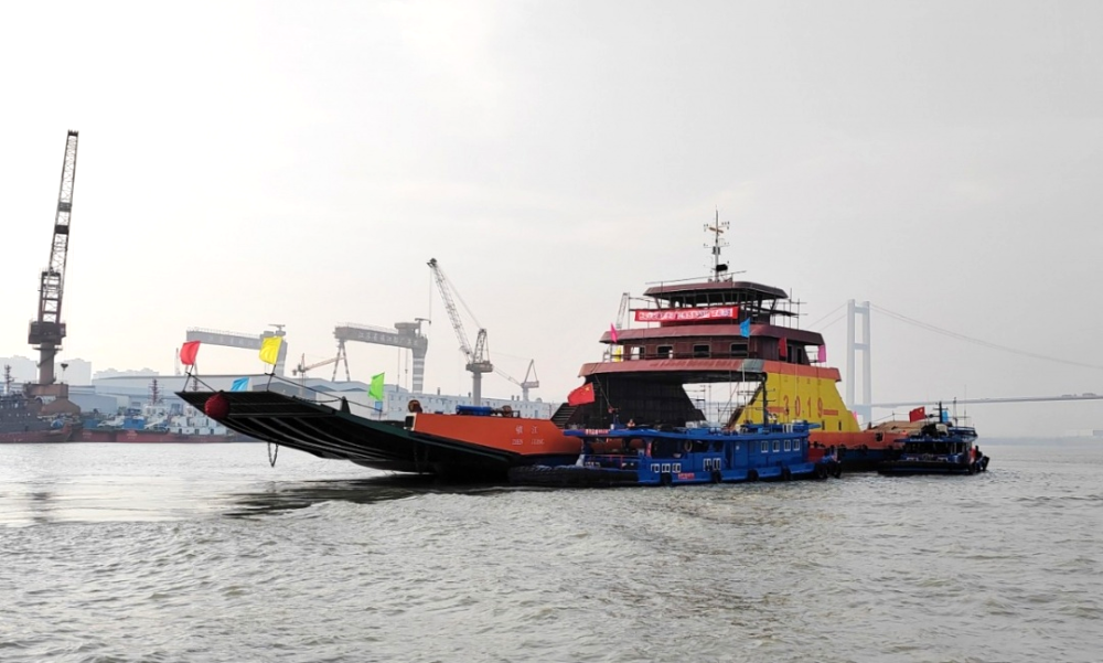 江苏最大车客渡船顺利下水_腾讯新闻