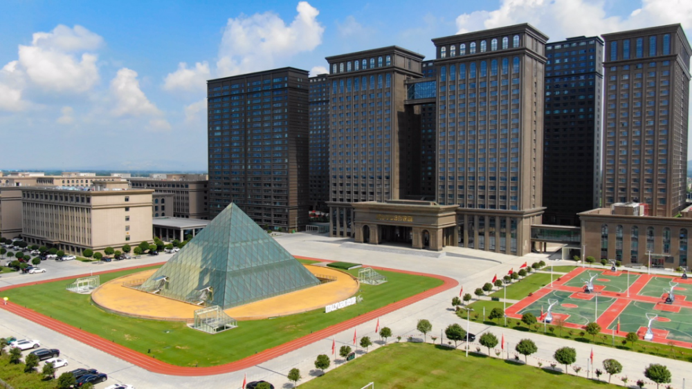 河南企业家景柱秦英林当选中国民间商会副会长