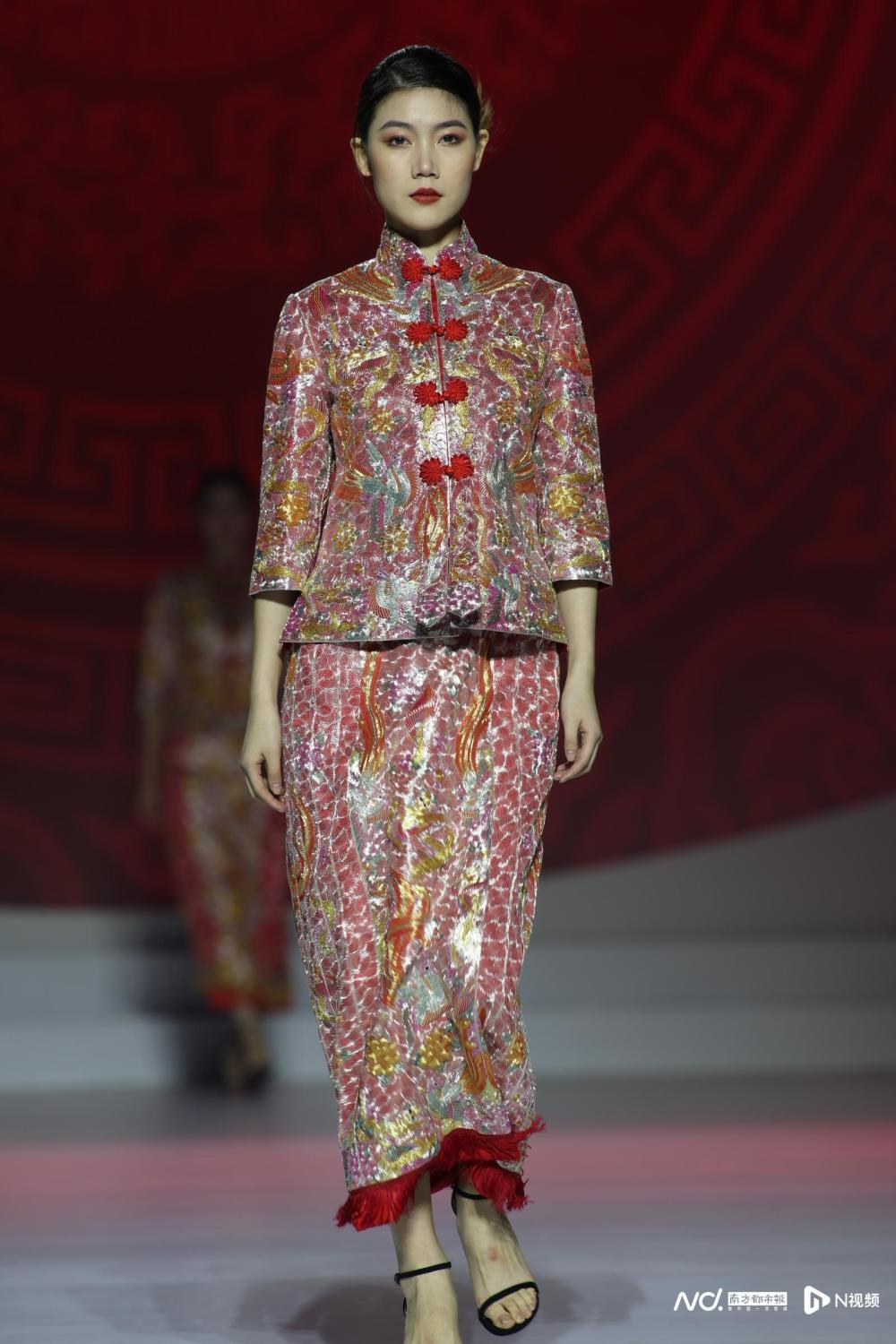 传统碰撞现代岭南非遗服装服饰作品亮相日月贝