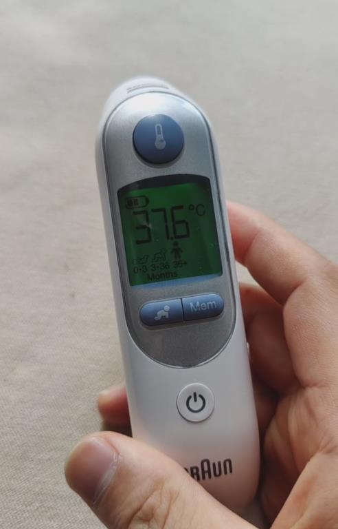 早上我量了体温不算高,一般就是37℃多,下午体温上升到38度左右,我