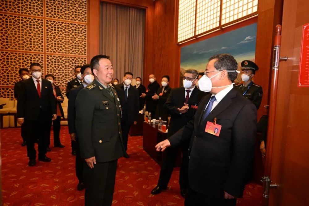 市领导王强,赵辉年,陈静,贺鹏,尼玛,普卫东,张定成,王洪勇,张永林